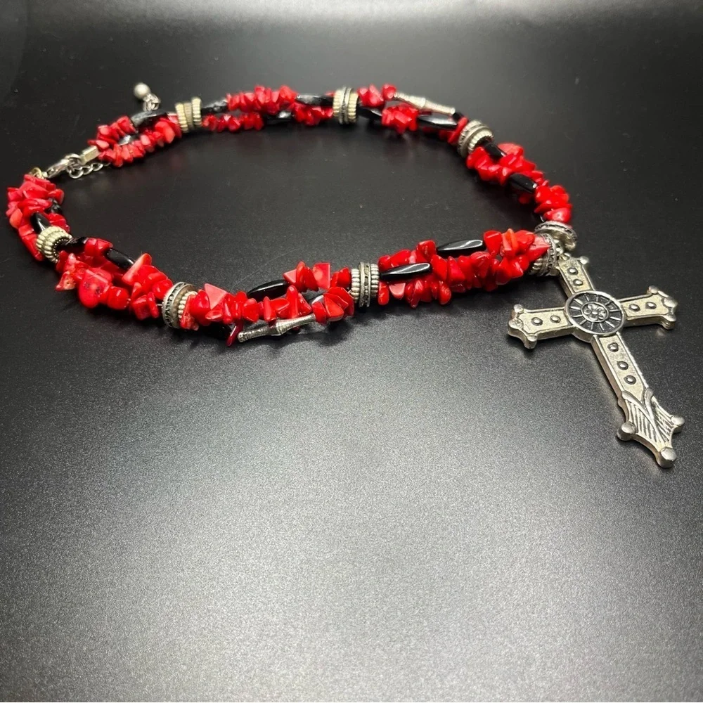 Y2K-era necklace/red stone chips, sterling silver clasp and long spacers. Unisex